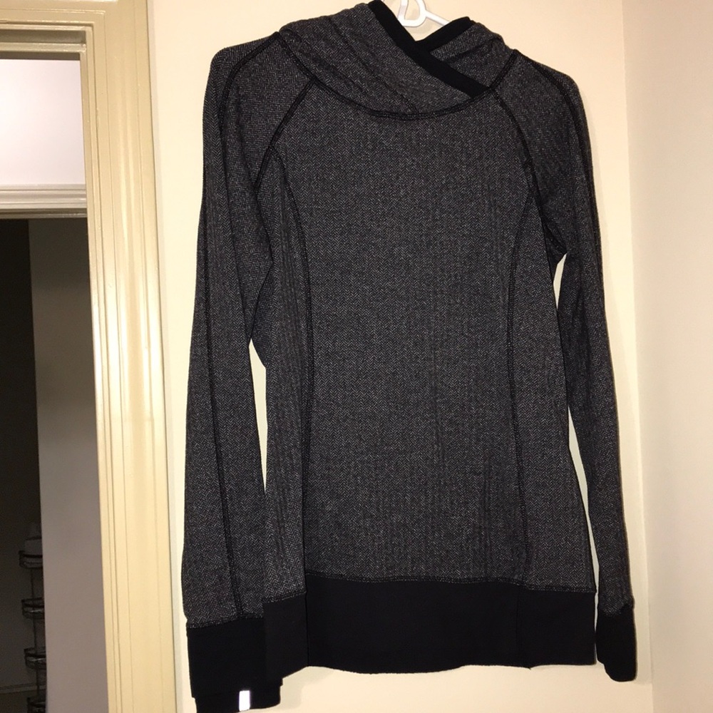 Lulu Lemon hooded long sleeve top